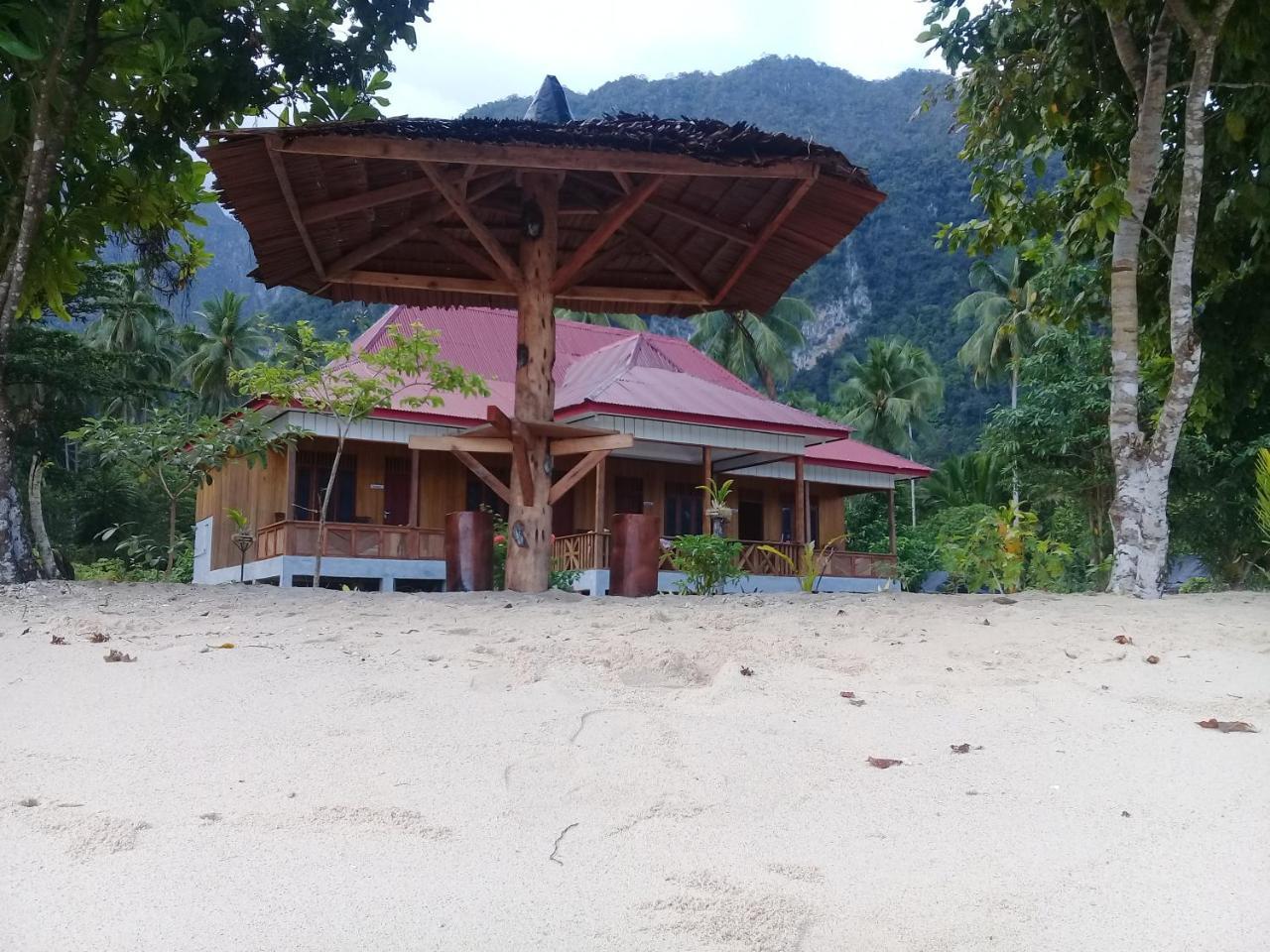 Rumah Olat Nusa Nalan Beach Resort מראה חיצוני תמונה