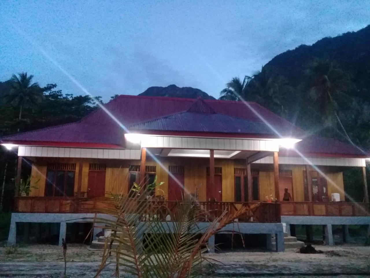 Rumah Olat Nusa Nalan Beach Resort מראה חיצוני תמונה